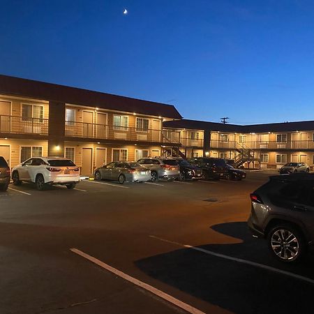 Days Inn By Wyndham Newport Or Ngoại thất bức ảnh