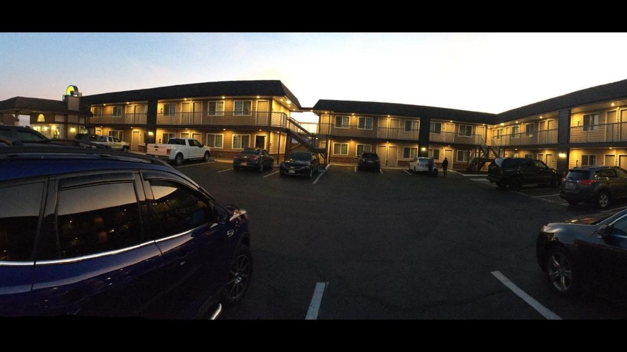 Days Inn By Wyndham Newport Or Ngoại thất bức ảnh