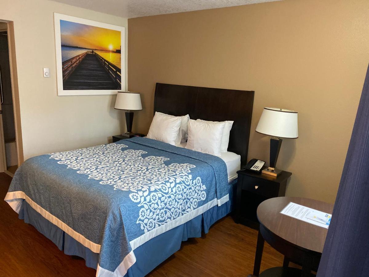 Days Inn By Wyndham Newport Or Ngoại thất bức ảnh