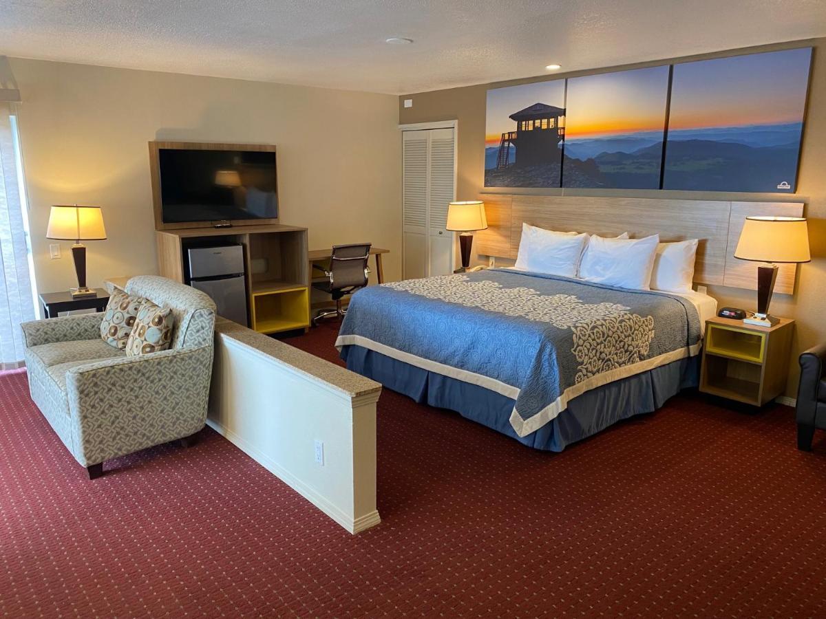Days Inn By Wyndham Newport Or Ngoại thất bức ảnh