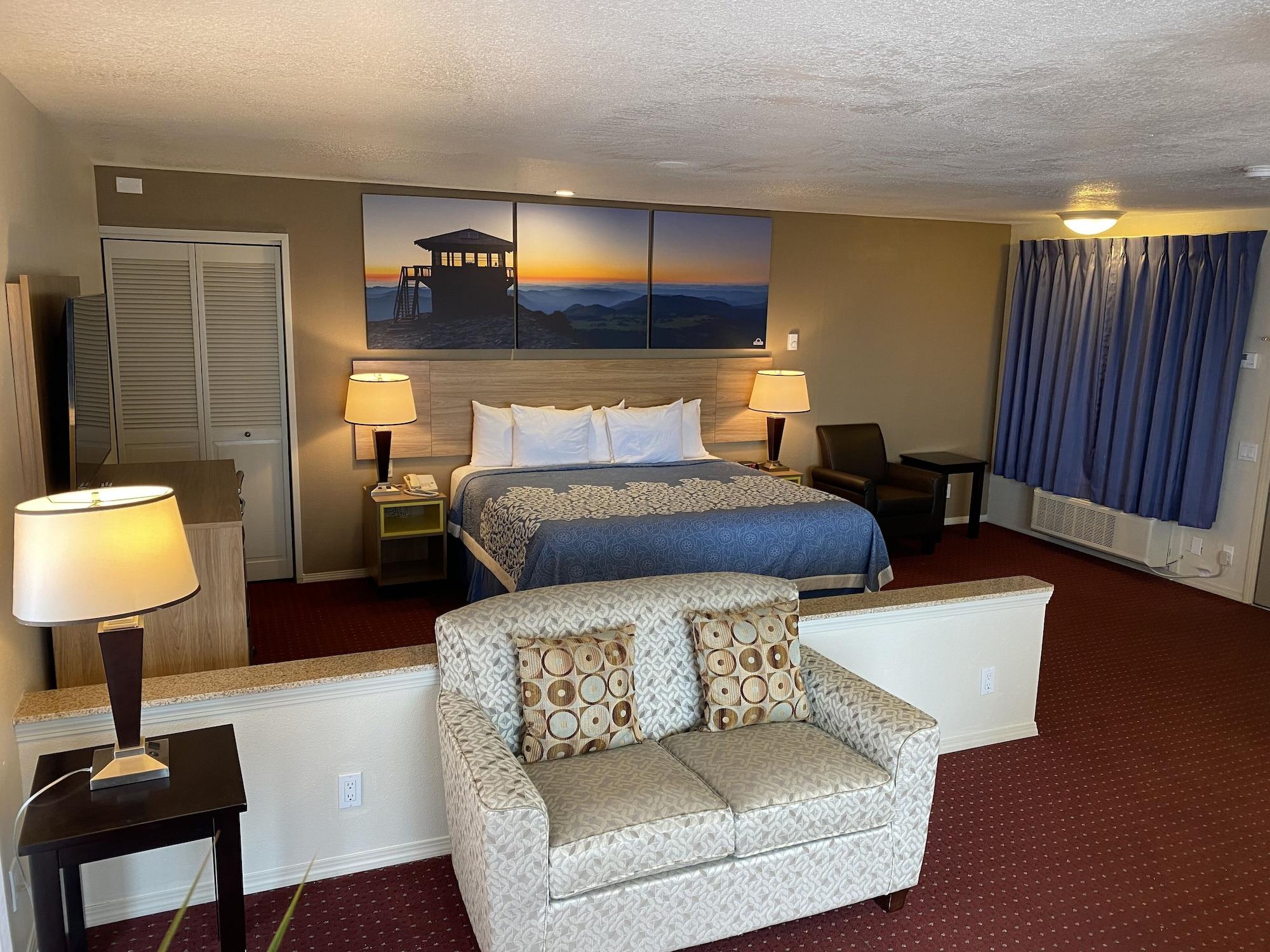 Days Inn By Wyndham Newport Or Ngoại thất bức ảnh