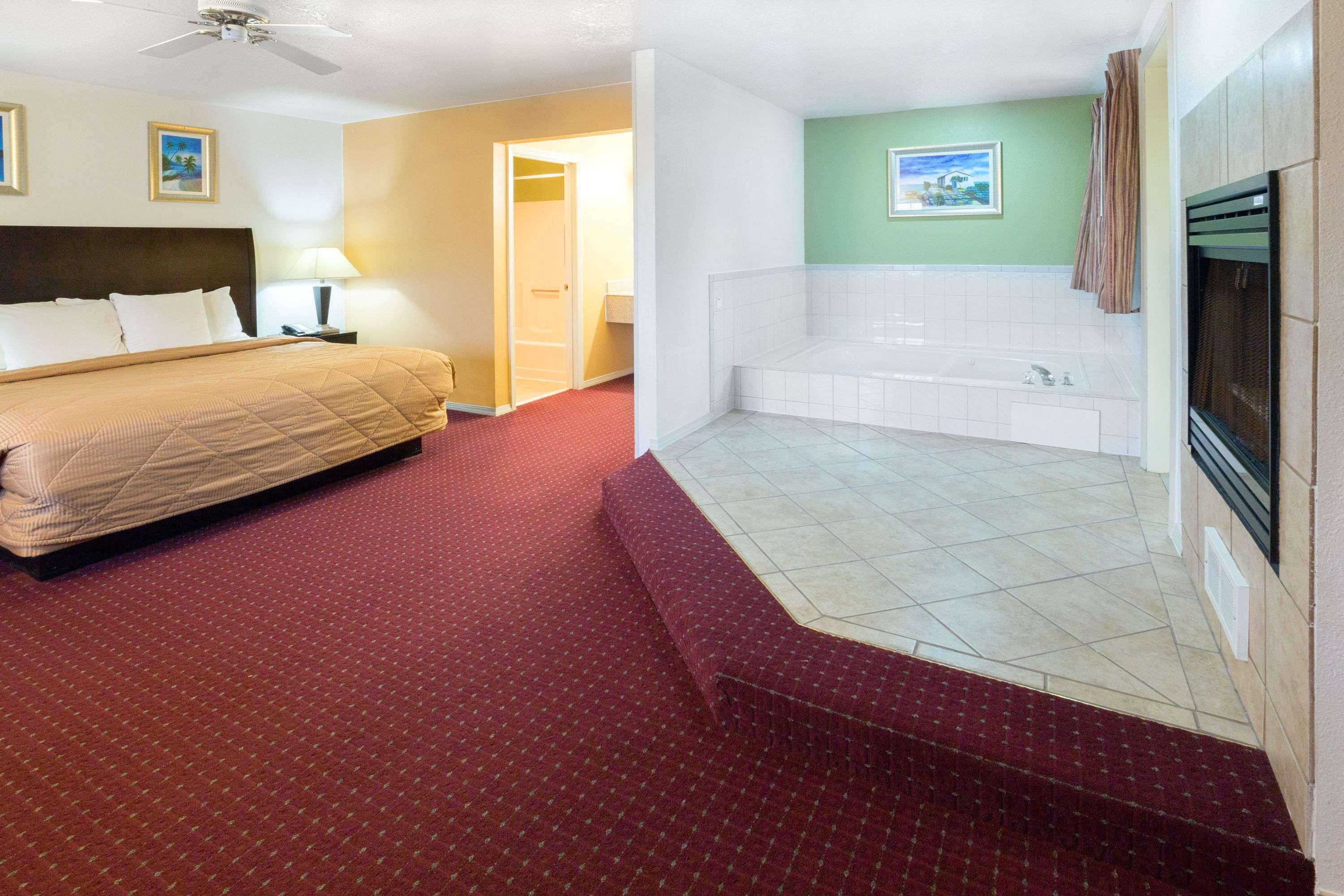 Days Inn By Wyndham Newport Or Ngoại thất bức ảnh