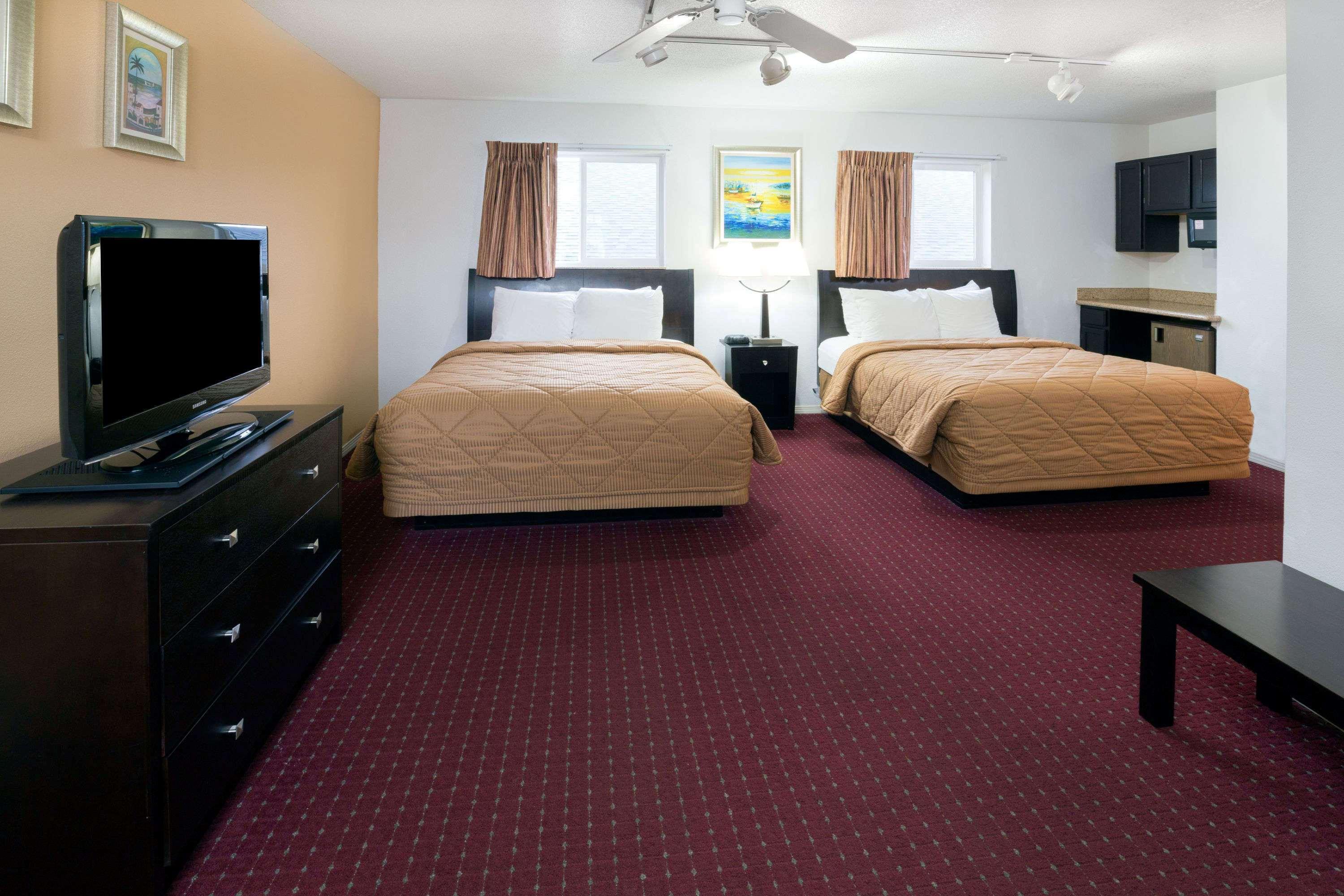 Days Inn By Wyndham Newport Or Ngoại thất bức ảnh