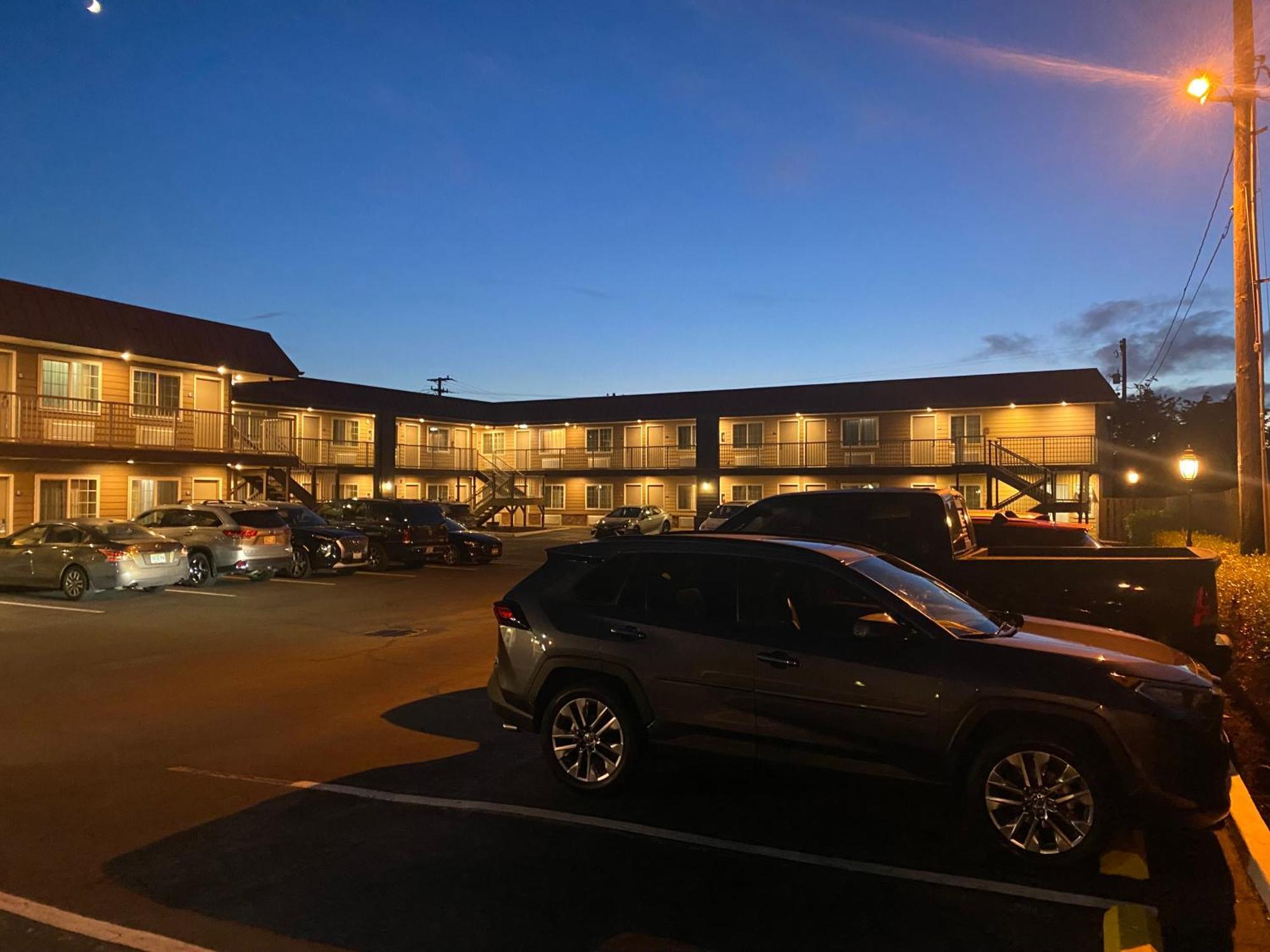 Days Inn By Wyndham Newport Or Ngoại thất bức ảnh