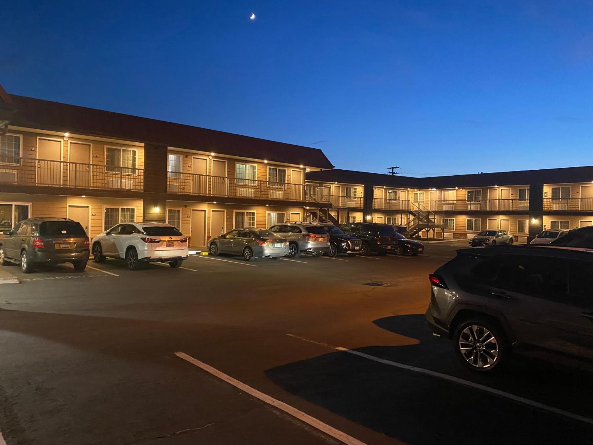 Days Inn By Wyndham Newport Or Ngoại thất bức ảnh