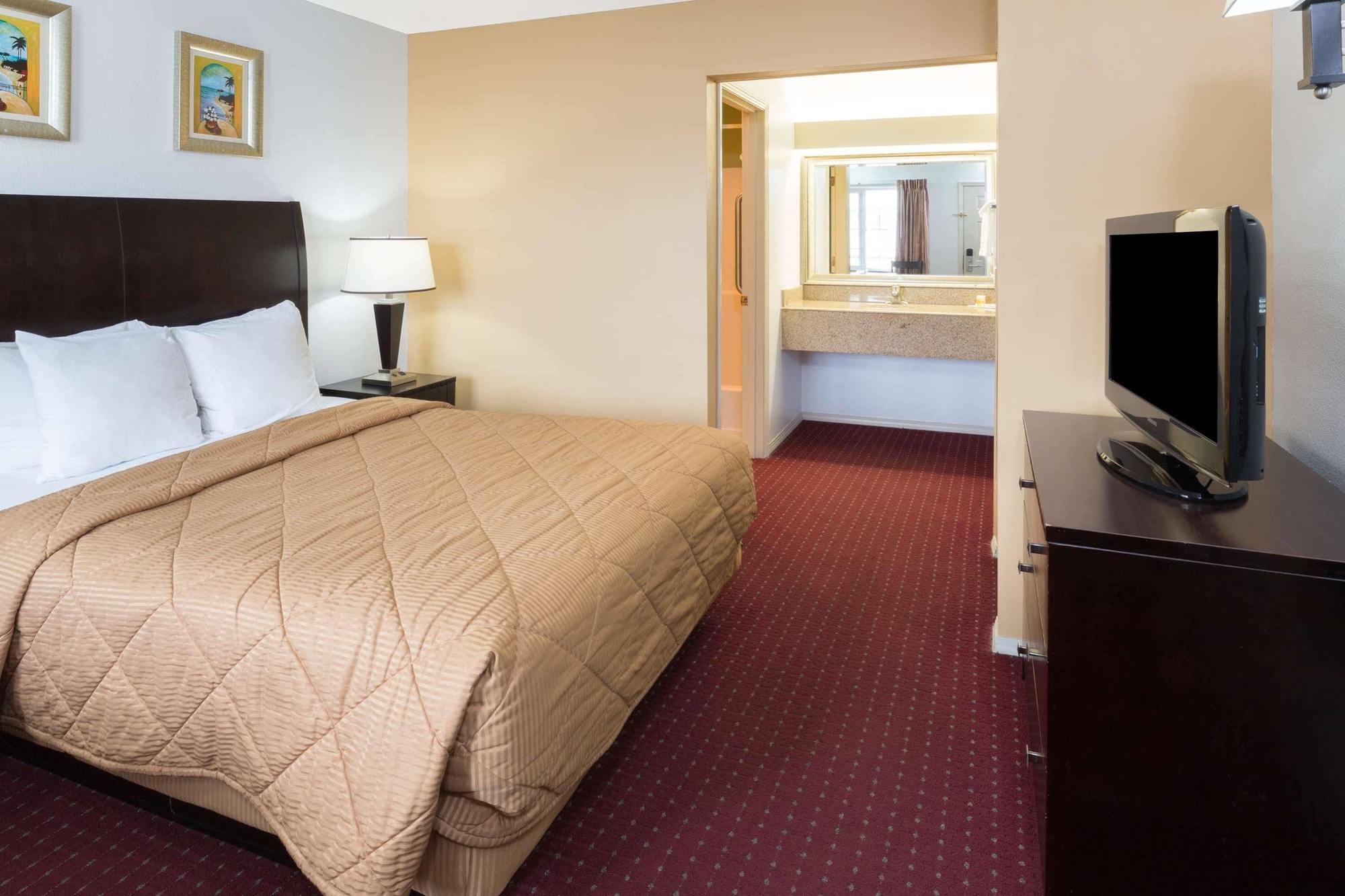Days Inn By Wyndham Newport Or Ngoại thất bức ảnh