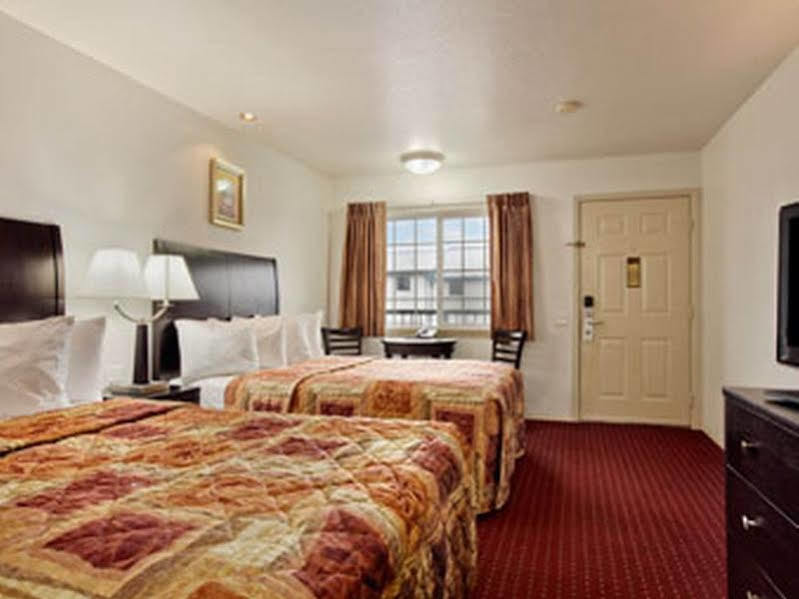 Days Inn By Wyndham Newport Or Ngoại thất bức ảnh