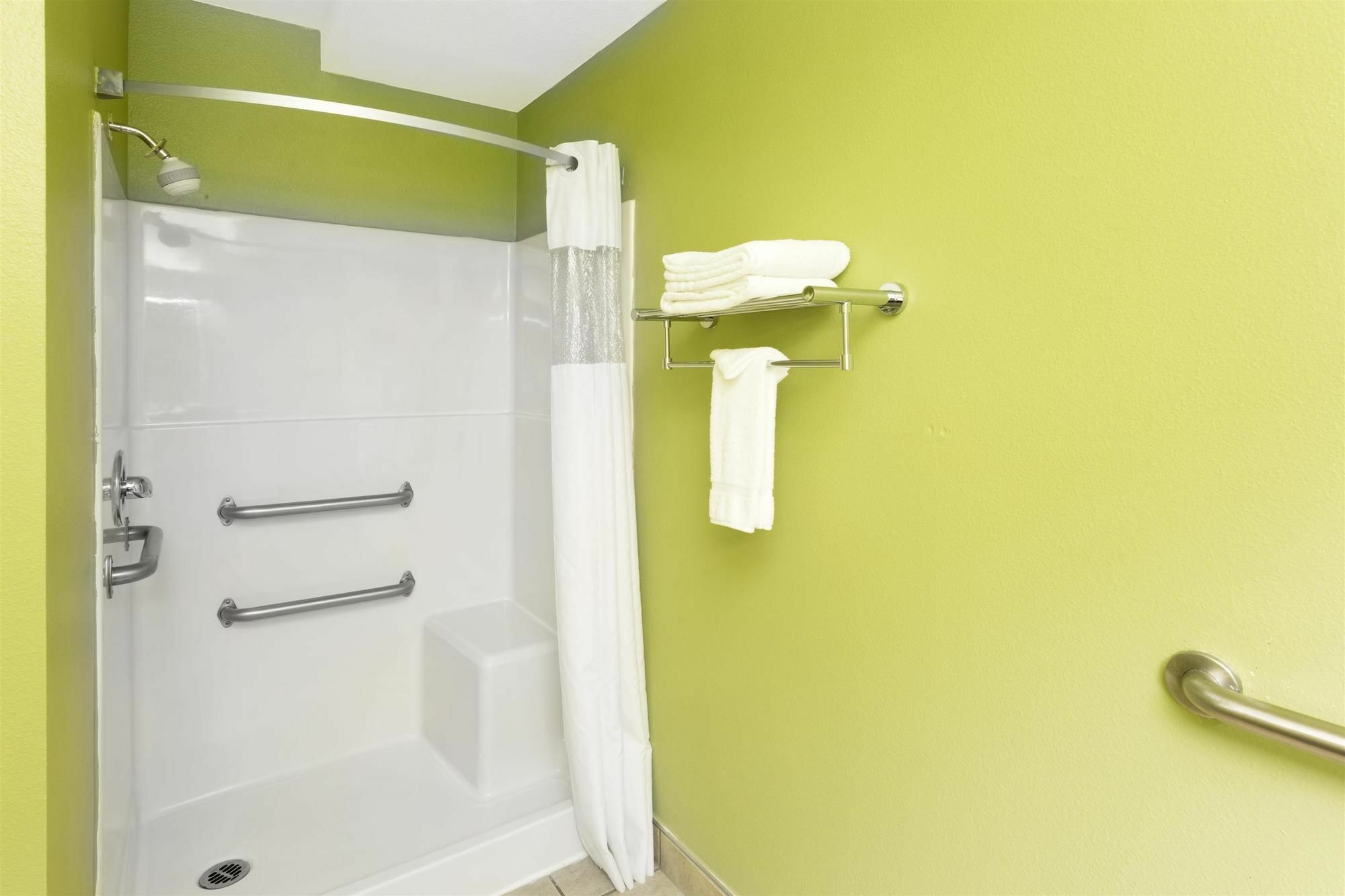 Days Inn By Wyndham Newport Or Ngoại thất bức ảnh